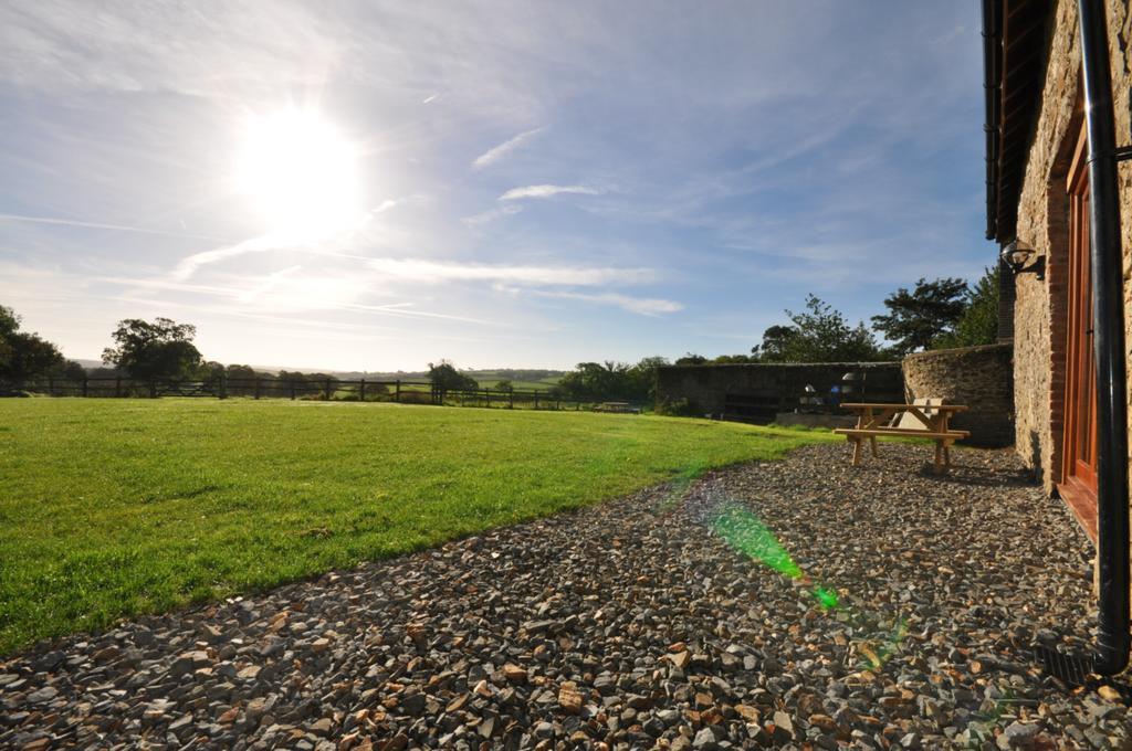 Hastings Barn Villa Бидефорд Екстериор снимка